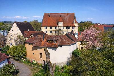 WOHNEN IM SCHLOSS - Mehrfamilienhaus, Wohnhaus Hirrlingen | Angebot:26766058