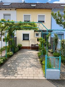 FAMILIENTRAUM MIT GARTEN, GARAGE & STELLPLATZ - Reihenmittelhaus Reutlingen Reutlingen-Betzingen | Angebot:27269519